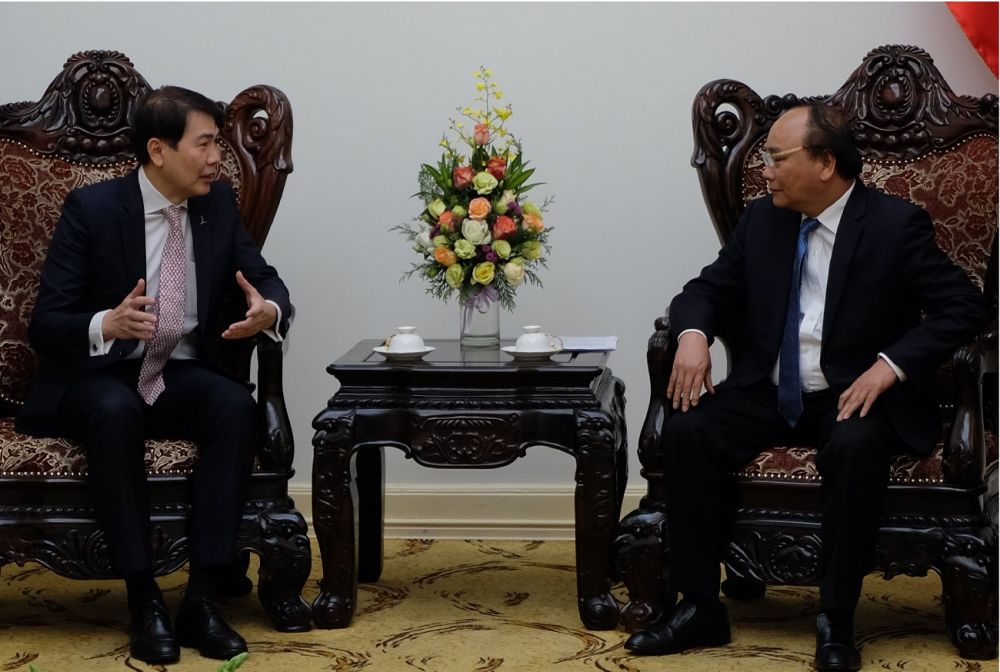 Mr Lim Ming Yan have a respective meeting with Mr Nguyen Xuan Phuc