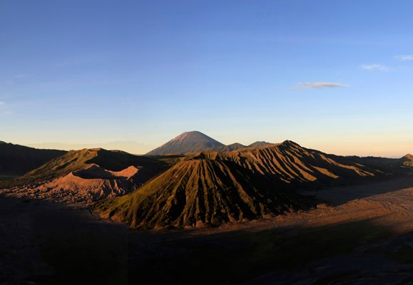 Mount Bromo may not be Indonesia’s tallest volcano, but its setting in a plain of ashen and volcanic sand and the view from its summit make it a spectacular location for sight-seeing
