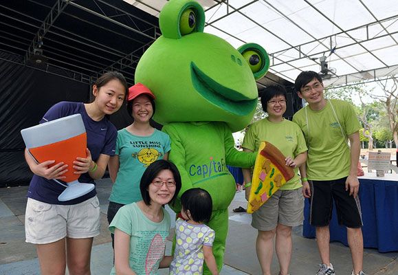 When CapitaFrog made an appearance during CapitaMalls Asia's Green Day 2014, it was quickly surrounded by the enthusiastic crowd eager to take photos with it