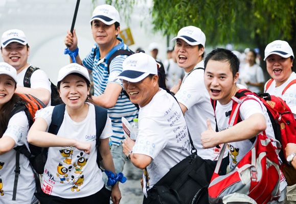 Participants of CapitaLand’s first multi-city experiential charity walk in China; the volunteerism initiative was extended to China in conjunction with CapitaLand’s 20th anniversary in China