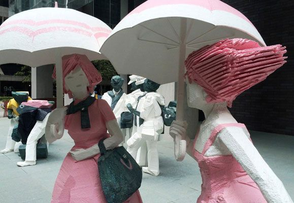 Close-up of the pair of ladies in pink in Ju Ming's Living World Series for CapitaGreen, ordinary or extraordinary?