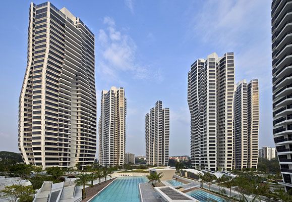 At d'Leedon, Singapore's largest private residential development, water is found in many forms, from still and reflective, to cascades and fountains.