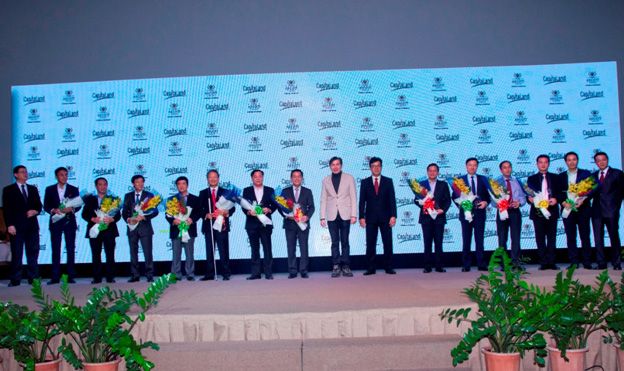CapitaLand and Ascott celebrate 20 years in Vietnam - Group CEO Lim Ming Yan and partners 