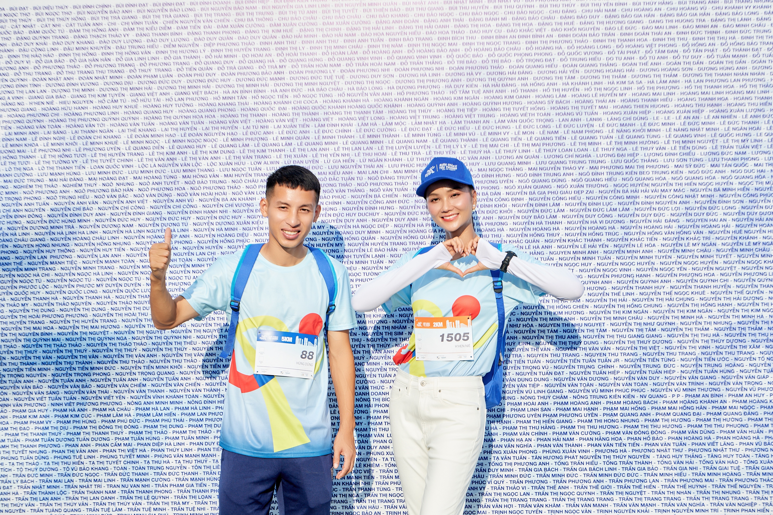 Miss Universe Vietnam 2017, H’Hen Nie, and footballer Do Hung Dung  join hands in this meaningful campaign.