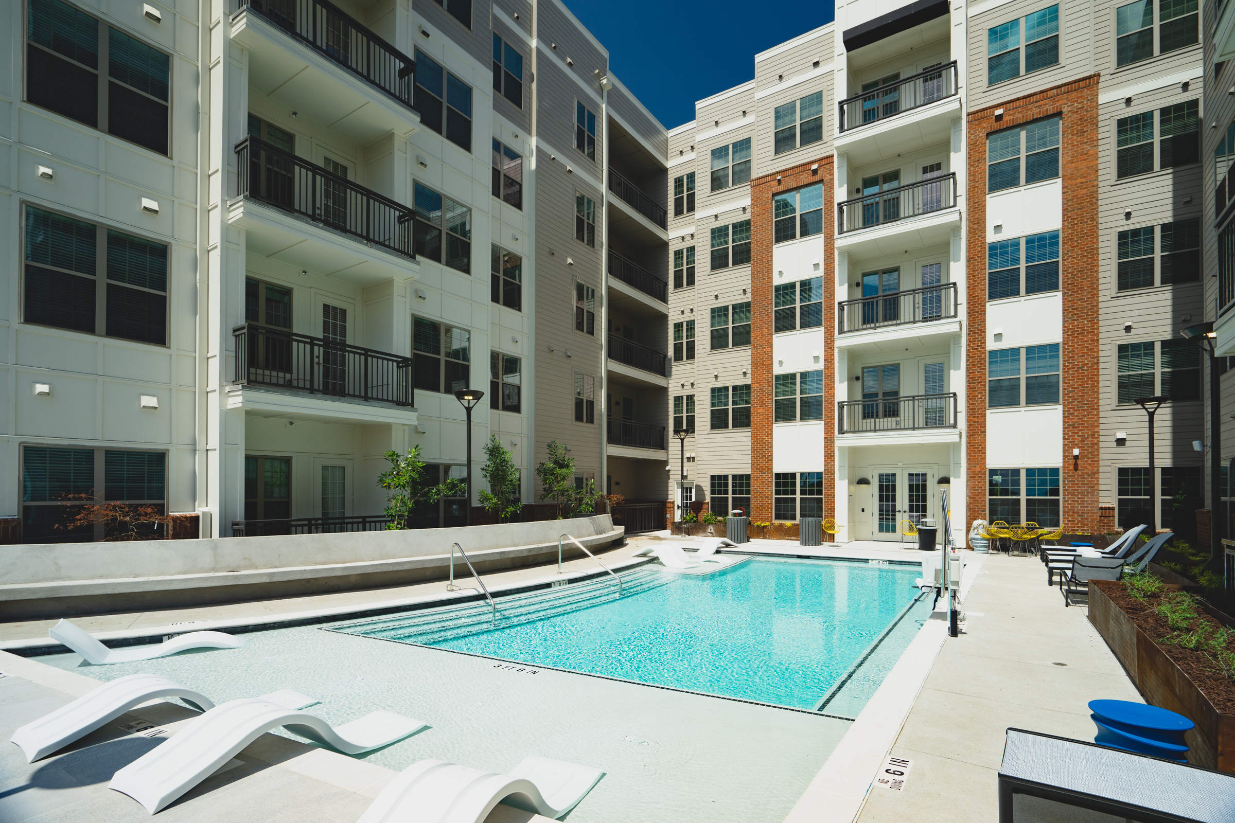image Signature_West_Midtown_pool