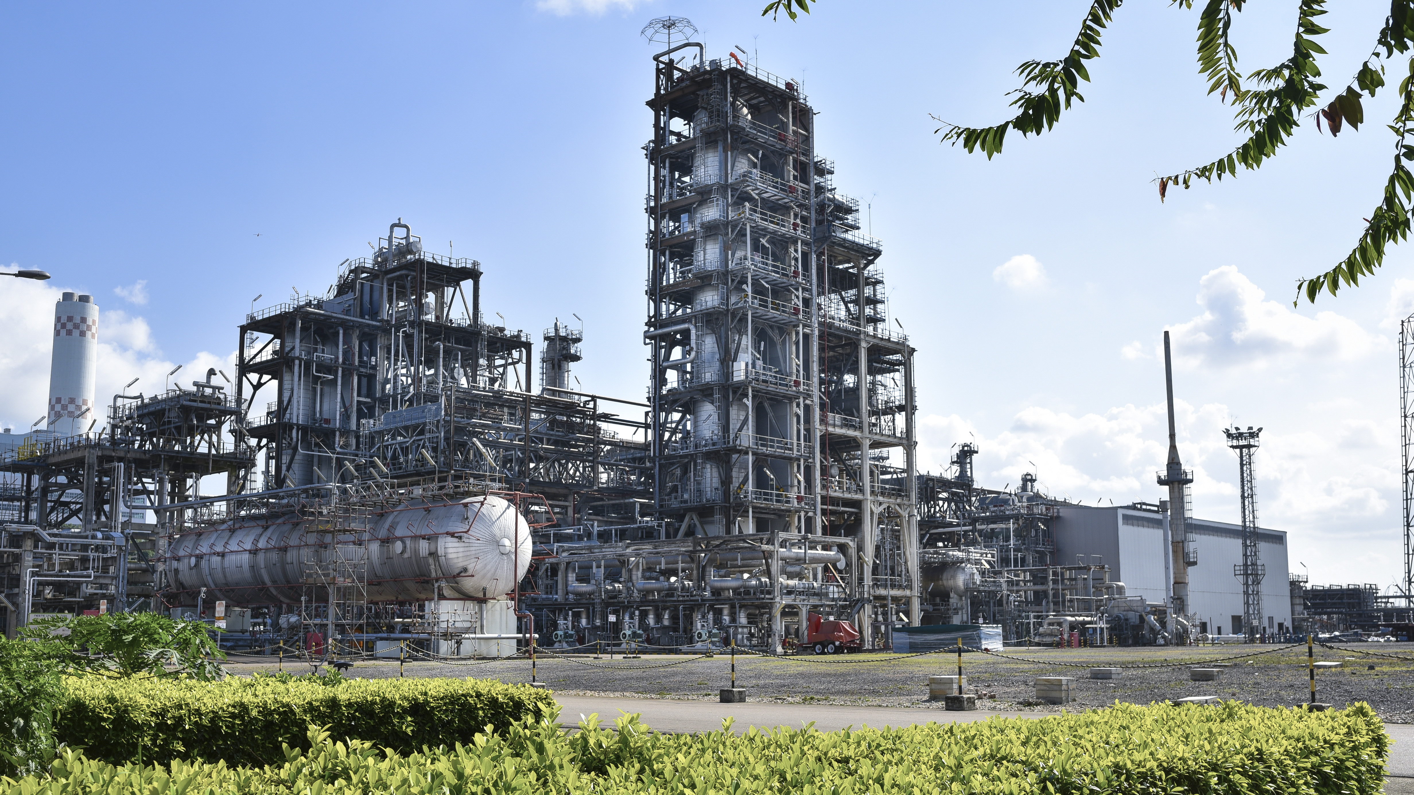 neste singapore refinery at tuas